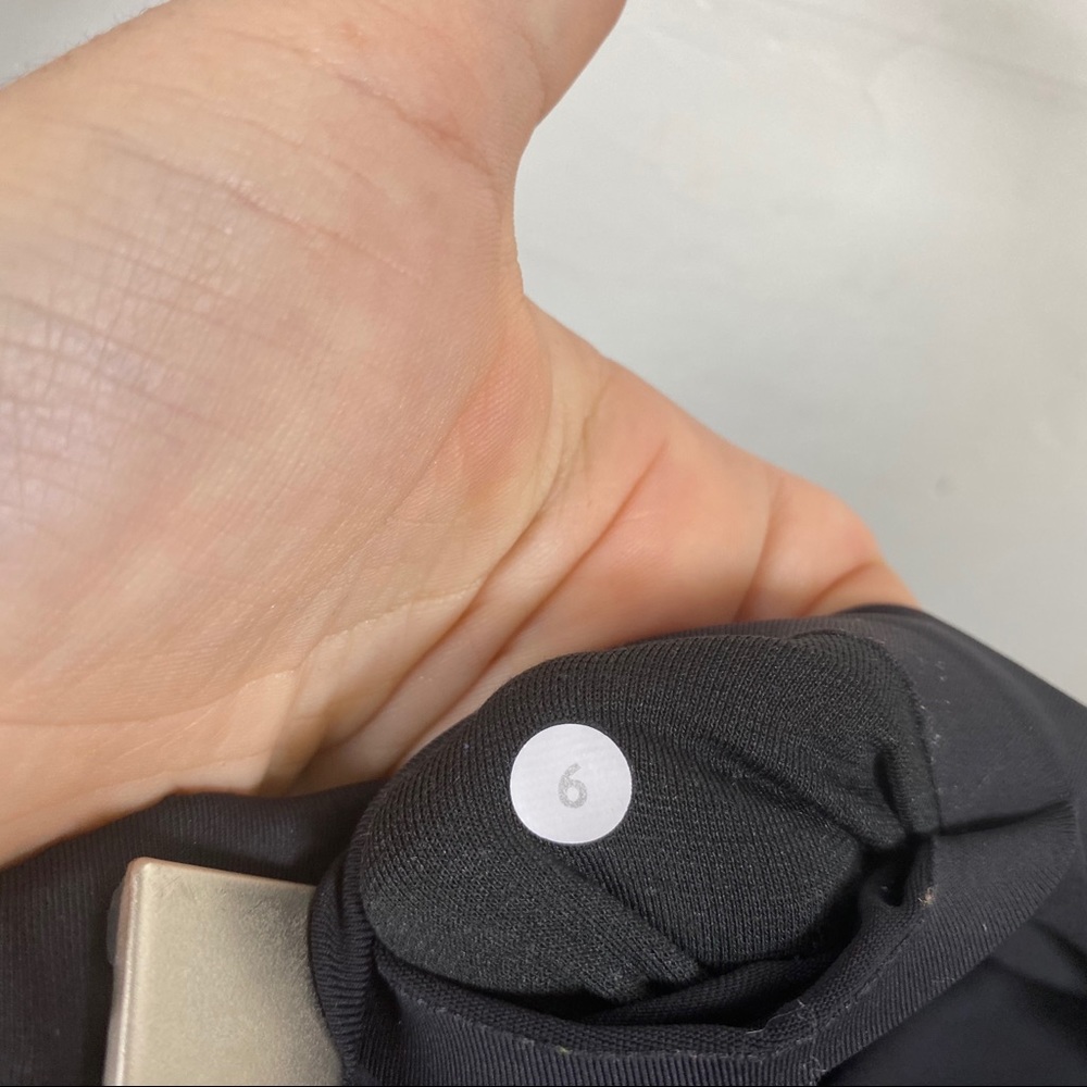 Lululemon Black mesh side pockets cropped legging - Picture 5 of 7